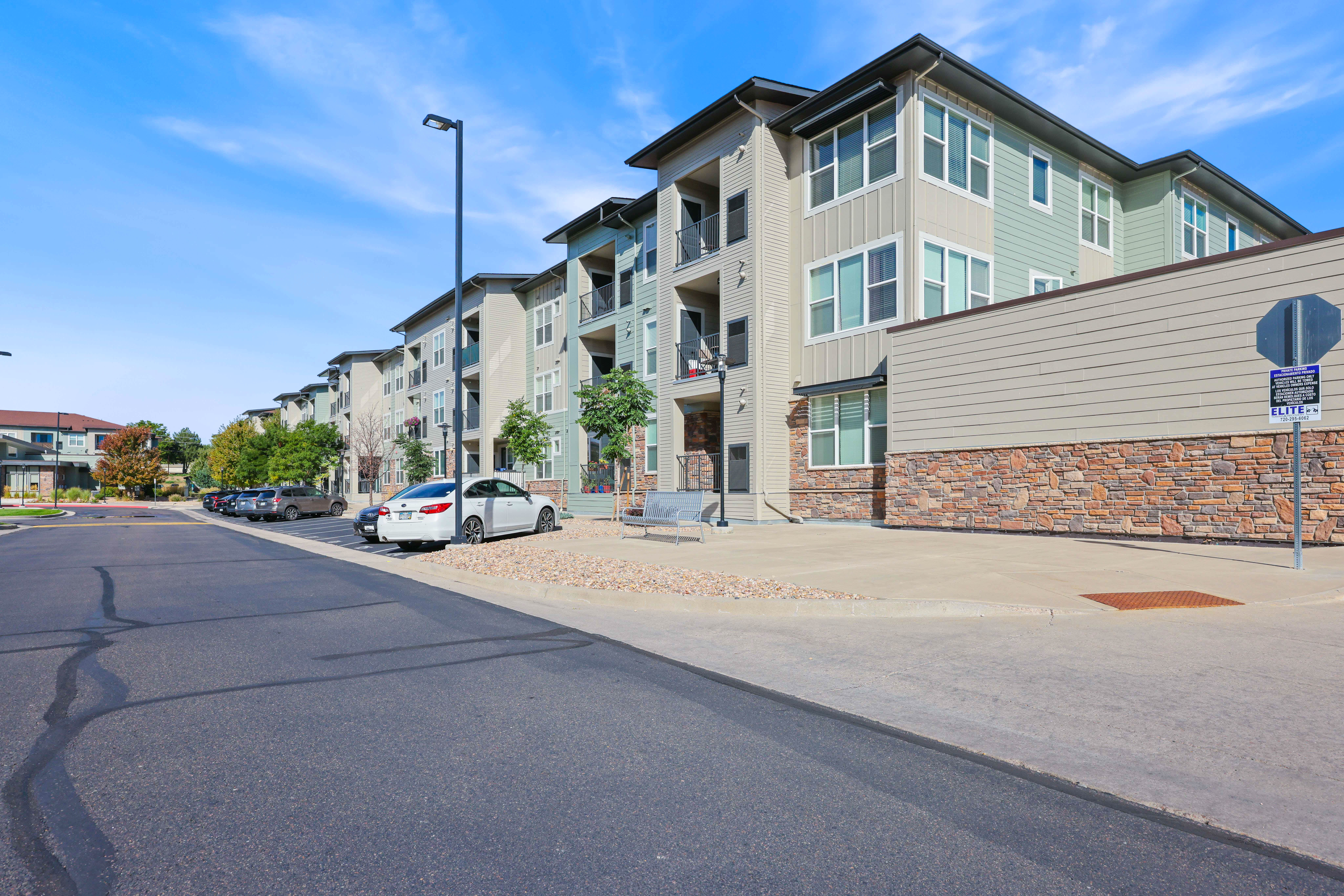 Lakewood, CO Apartments | WestLink at Oak Station
